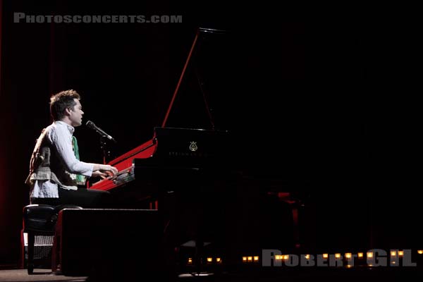 RUFUS WAINWRIGHT - 2010-05-03 - PARIS - Theatre Mogador - 